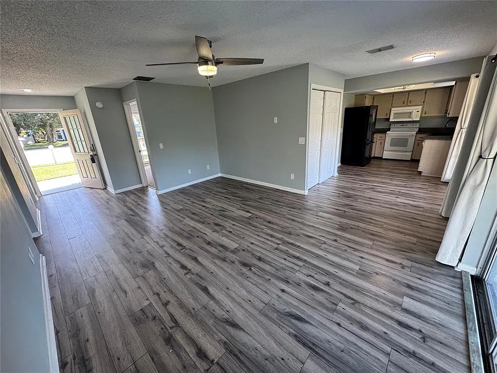 4 bed, 2.0 bath, 1190 sqft, $2,100 — Photo 4