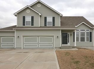 8701 N Robinhood Ave, Kansas City, MO 64152