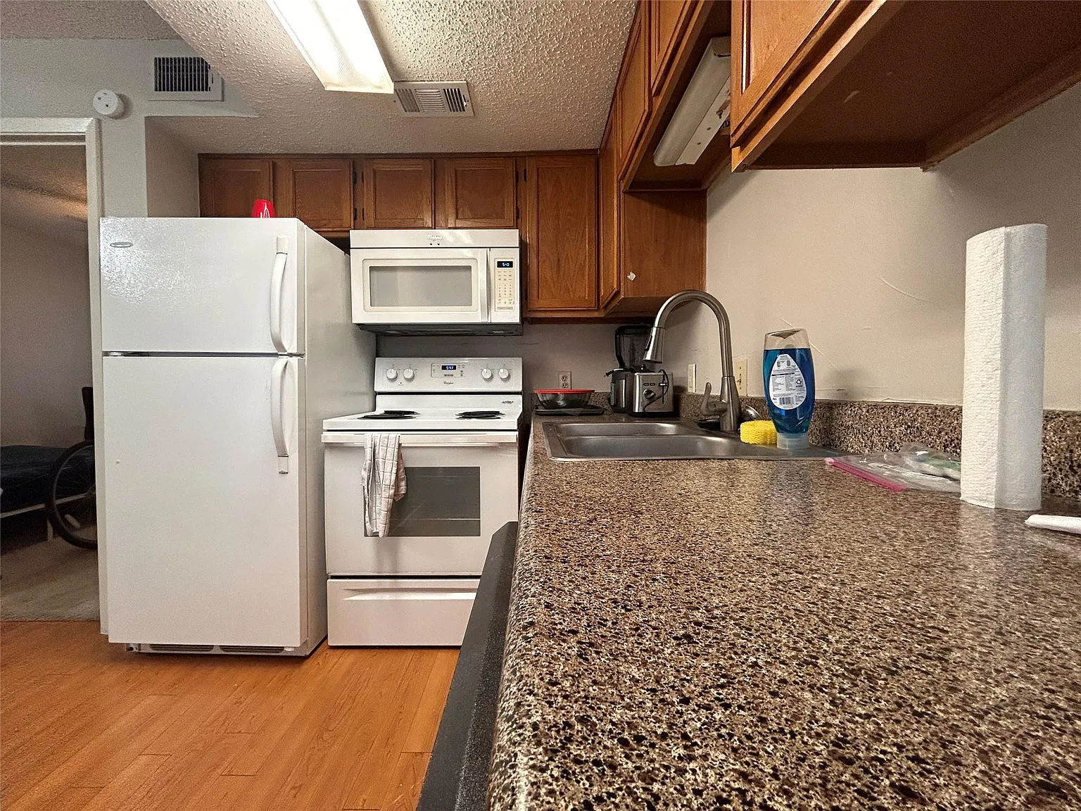 1 bed, 1.0 bath, 420 sqft, $1,200 — Photo 3