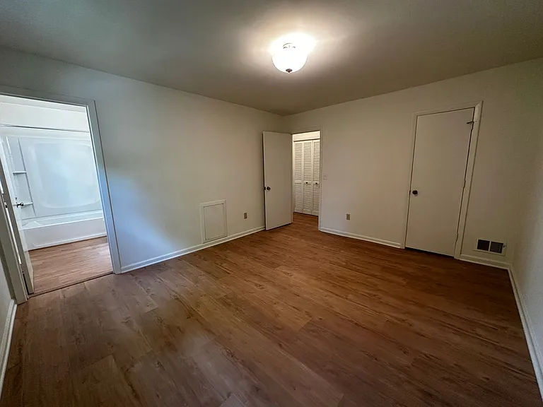 113 Sherwood Ct — Photo 10