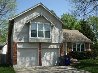 1716 S Lindenwood Dr, Olathe, KS 66062