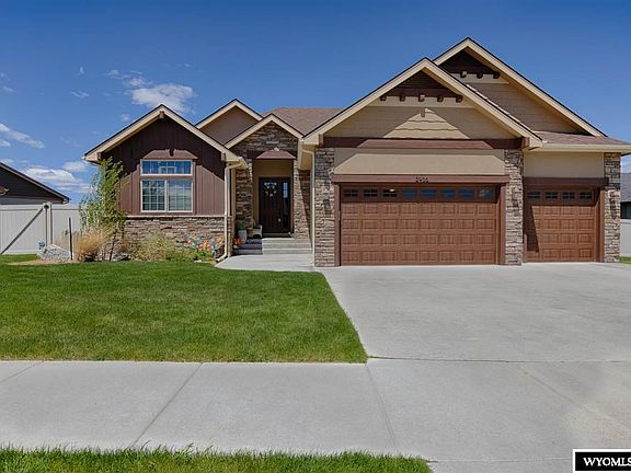 3rd image of 2936 Croydon Dr
