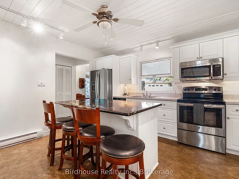 99 Riverside Dr — Photo 22