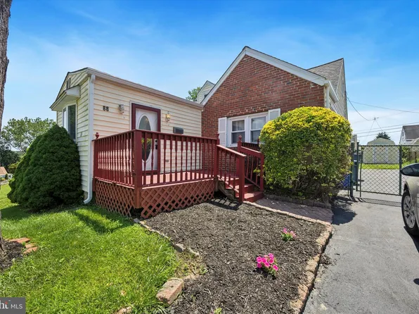 88 Seward Ln, Aston, PA 19014