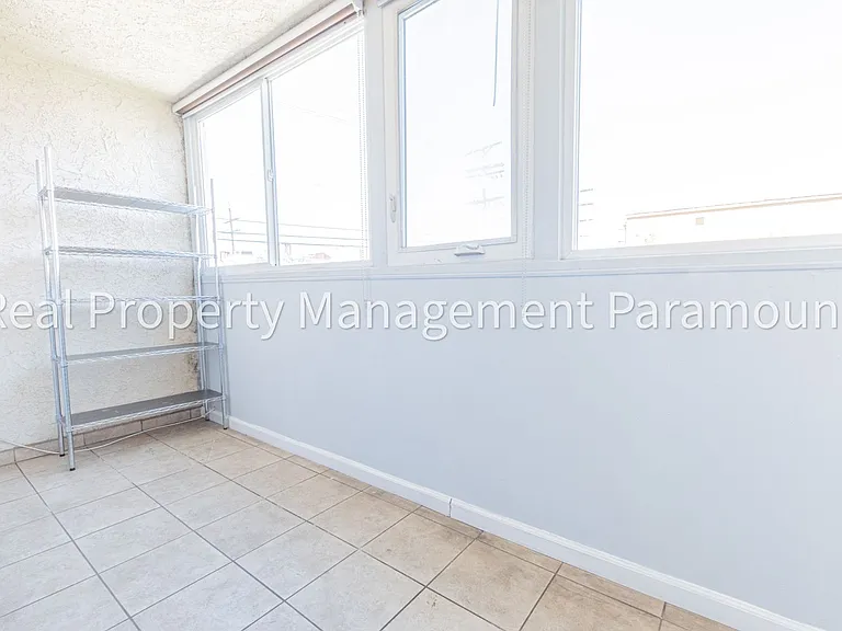8013 Blackburn Ave #7 — Photo 10