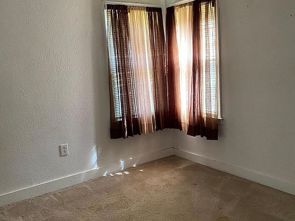 5th image of 310 S Barr St