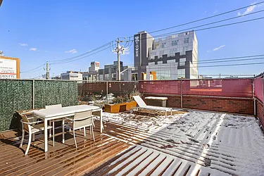 Sold by Thomas Lipovetsky, LREB