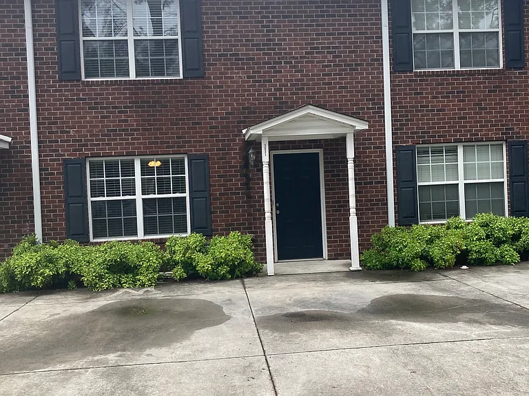 3031 Julian Dr NE — Photo 1