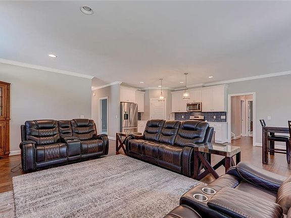 3rd image of 414 Wild Fern Ln