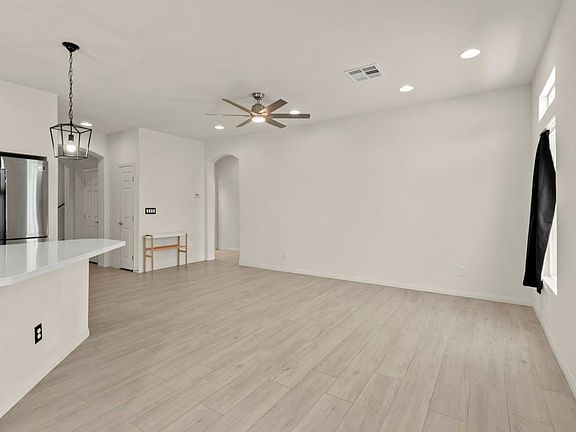 5th image of 10597 Aphrodite St