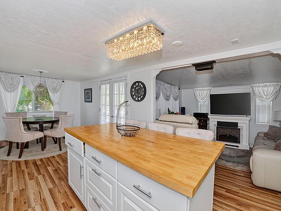 3rd image of 1138 S Jewel Ave