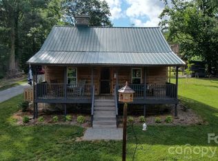 38 Lloyd Barnwell Rd, Hendersonville, NC 28792