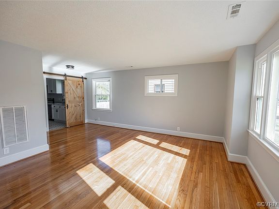 3rd image of 230 W Juniper Ave