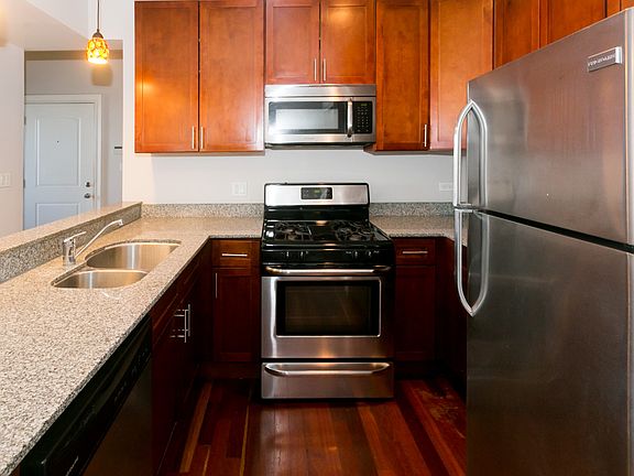 3rd image of 7227 N Rogers Ave #4