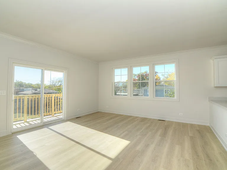 214 N Walnut St — Photo 14
