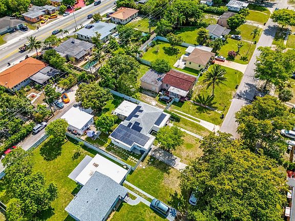 4th image of 220 NW 126th St