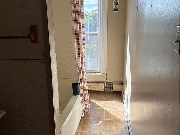 4th image of 37 Lafayette St