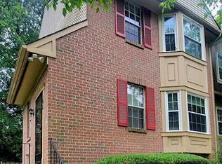7878 Colonial Village Row, Annandale, VA 22003