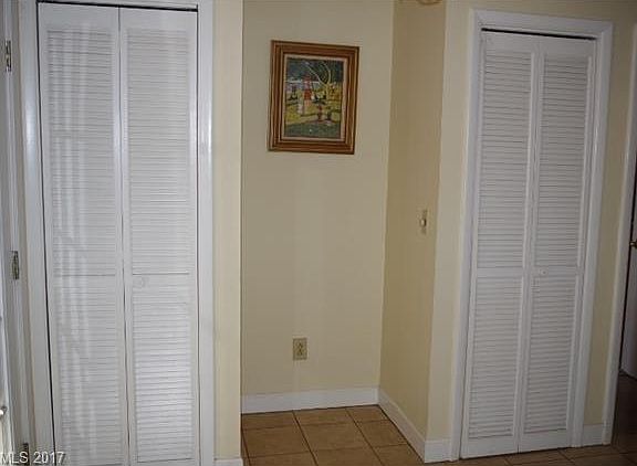 5th image of 297 Hillcrest Cir