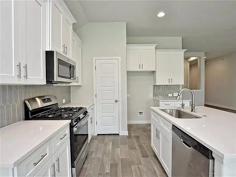 129 San Domenico Cv — Photo 8