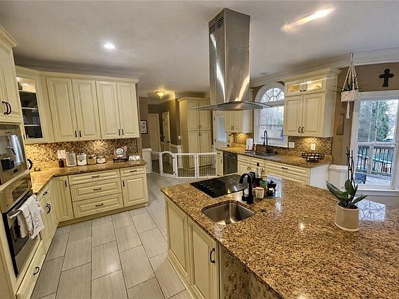3rd image of 4511 Verdant Woods Ct