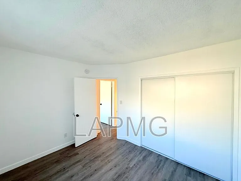1426 S Point View St #5 — Photo 13