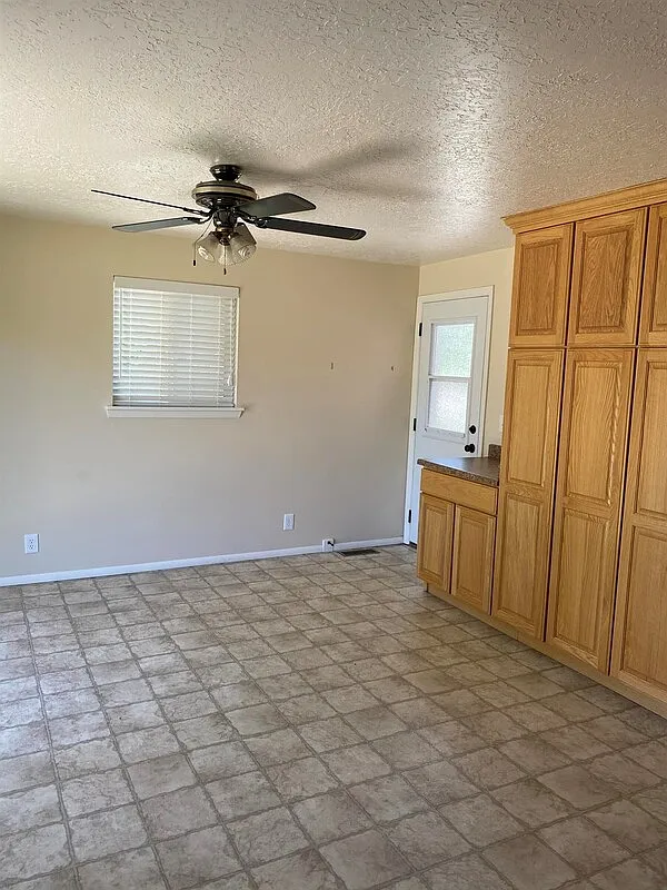 5 bed, 2.5 bath, $1,850 — Photo 4