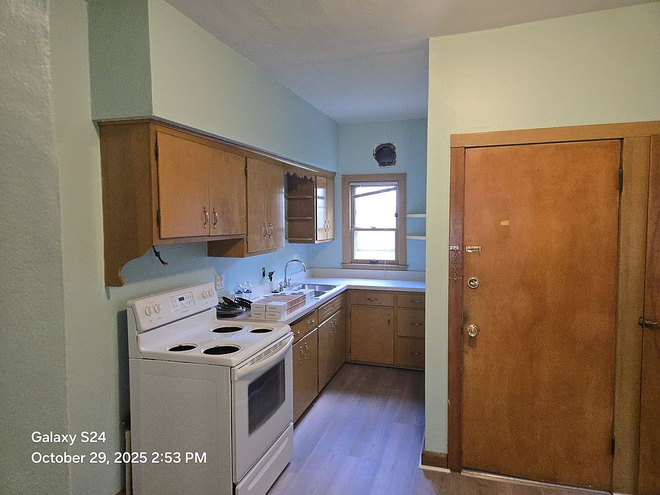 1st image of 1526 N Van Buren St #2A