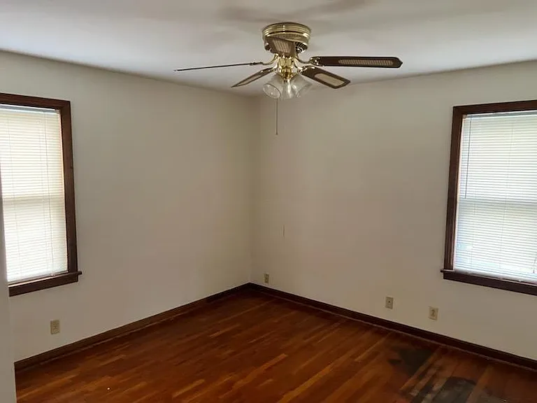 1036 Kelton Ave — Photo 8