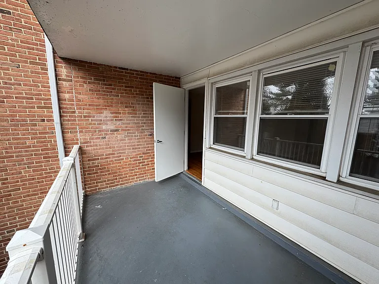 Woodcliffe Manor Apartments — Photo 29