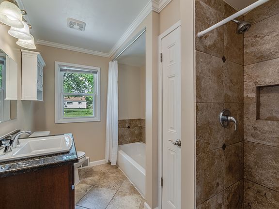 3rd image of 28722 Leona St