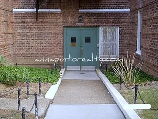 Sold by Anna Pinto Realty | media 19