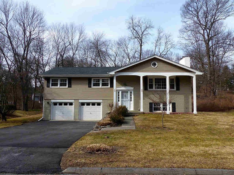 1st image of 27 Robert Dr