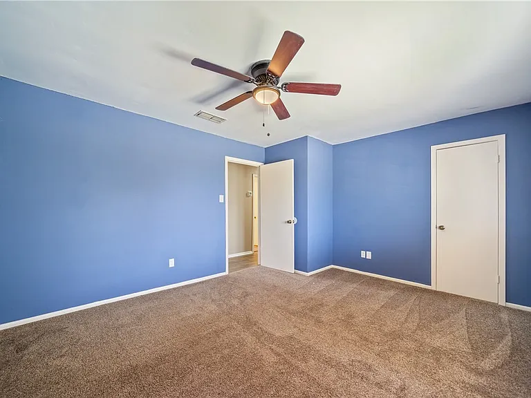 2445 Cricket Hollow St — Photo 38