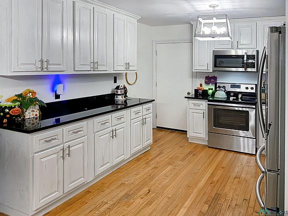 5th image of 1321 E Rose Ln