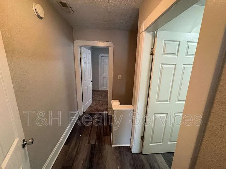 2116 Woodlawn Ave — Photo 15
