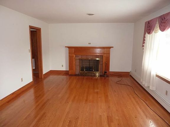 2nd image of 215 Howard Dr