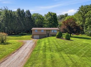 62 Chippewa Rd, Bentleyville, PA 15314