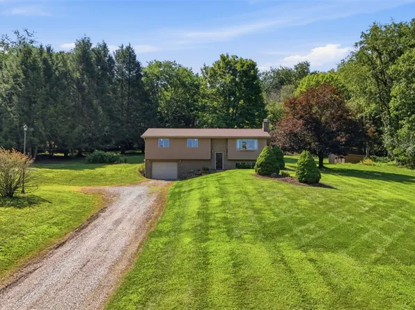 62 Chippewa Rd, Bentleyville, PA 15314