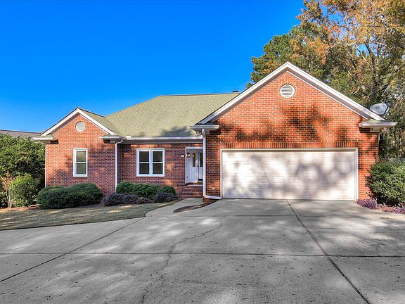 3rd image of 858 Park Chase Drive