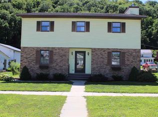 202 2nd St SW, Elkader, IA 52043