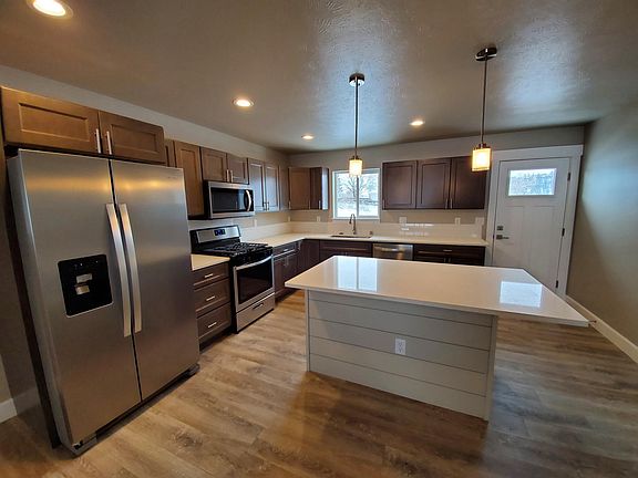 3rd image of 4405 N Keller Ln
