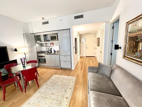 4th image of 18 W 48th St APT 16D