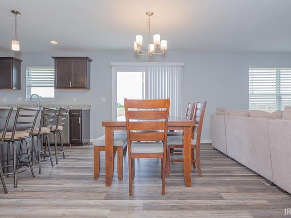 5th image of 611 S Cathy Dr