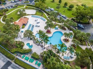 3300 NE 191st St APT 905, Aventura, FL 33180
