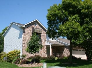 2970 Hartford Dr, Bettendorf, IA 52722