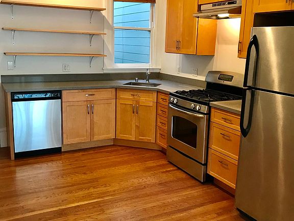 3rd image of 3110 Clay St APT 3
