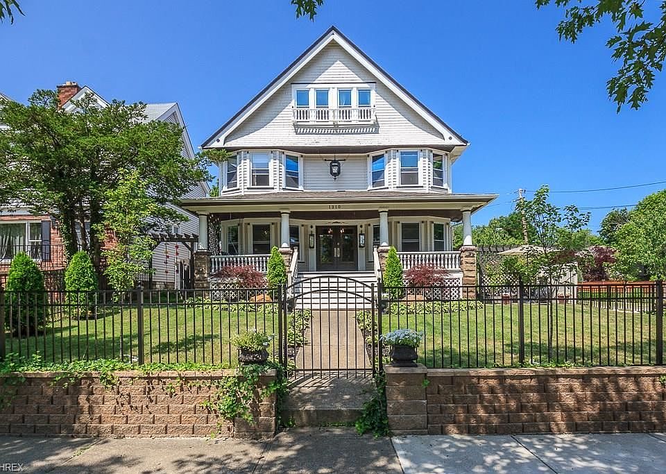 1st image of 1210 W Clifton Blvd