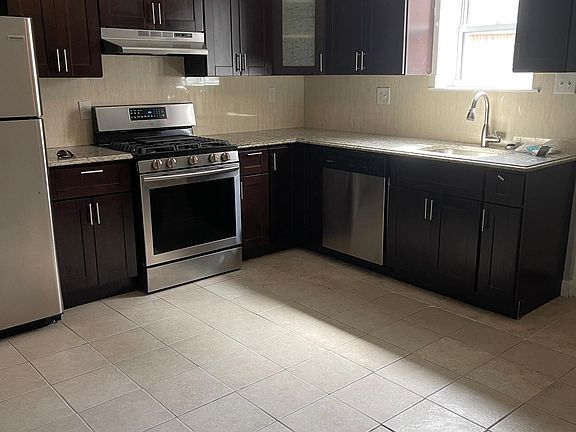 4th image of 2956 Randall Ave Floor 1