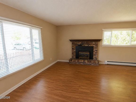 3rd image of 212 E Long St